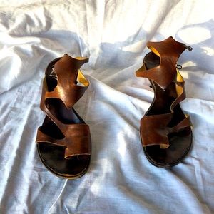 Cydwoq sandals